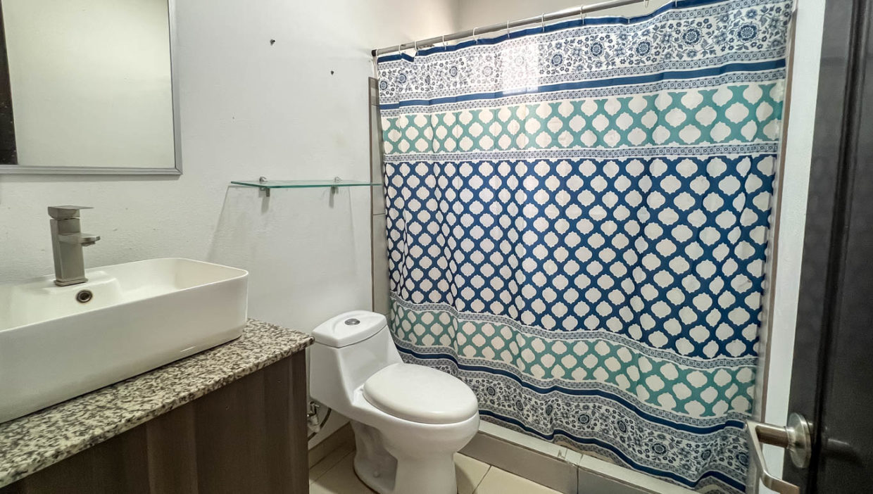 Large-house-for-sale-in-a-beautiful-gated-community-San-Miguel-Grecia-36