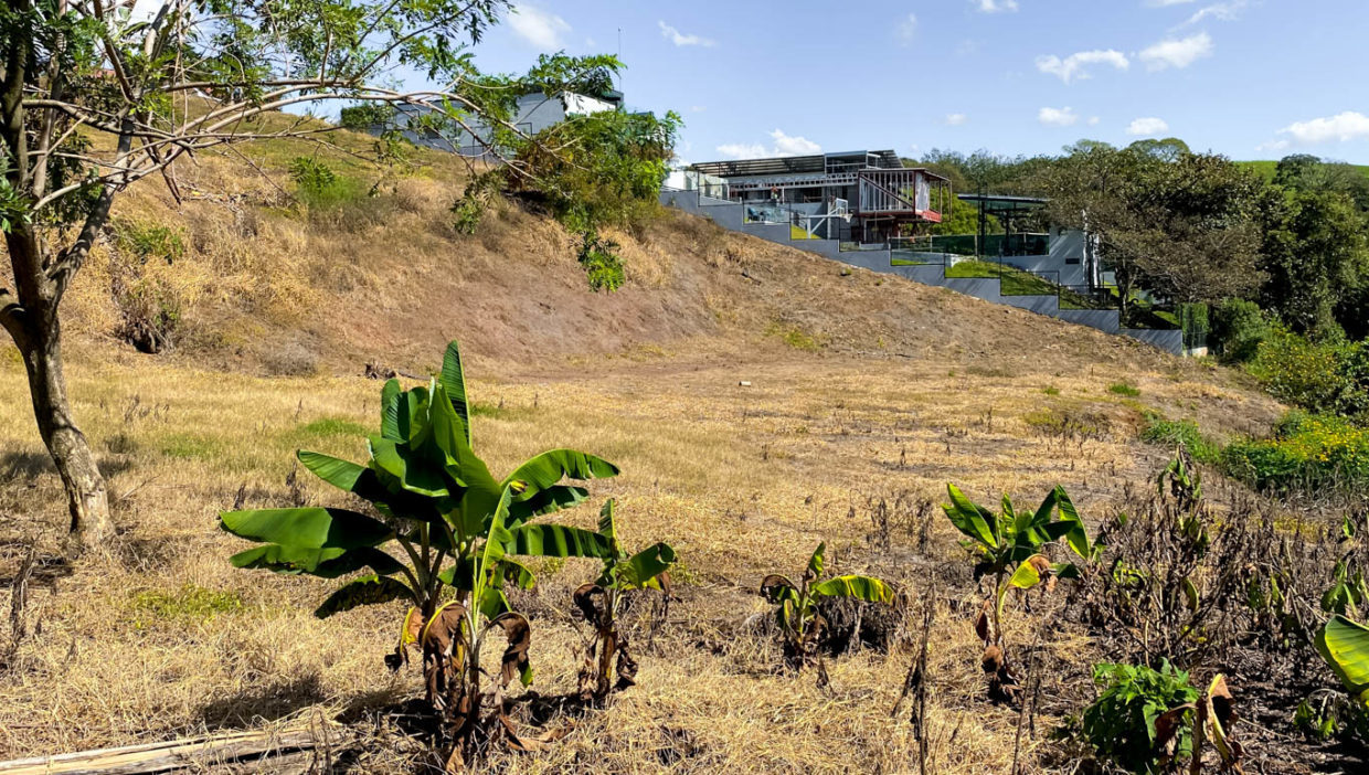 Large-lot-with-great-views-in-condominium-Hacienda-el-Paseo-1