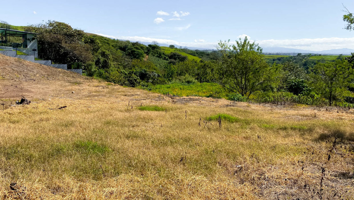 Large-lot-with-great-views-in-condominium-Hacienda-el-Paseo-2