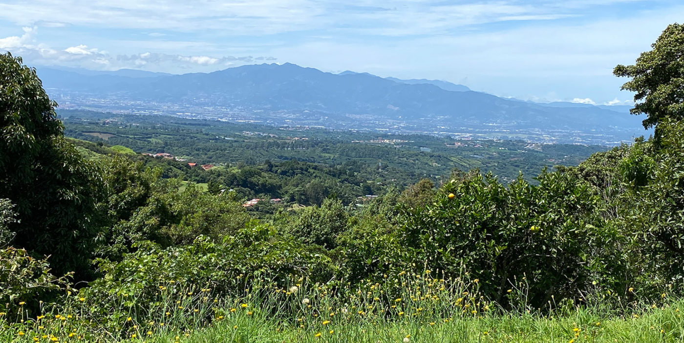 Lot for sale with a structure and panoramic views in Sabana Redonda, Poas.