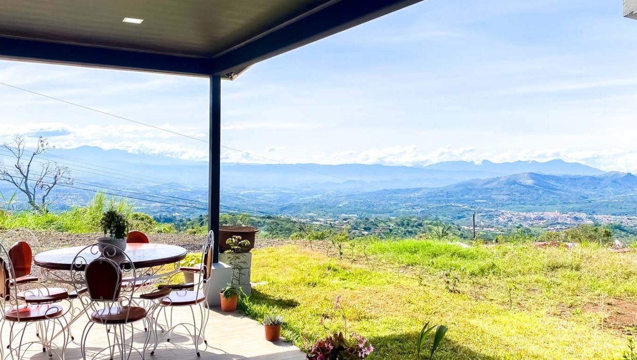 One-Story-modern-house-for-sale-with-great-views-Cirri-Naranjo-10