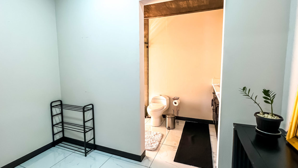 One-Story-modern-house-for-sale-with-great-views-Cirri-Naranjo-16