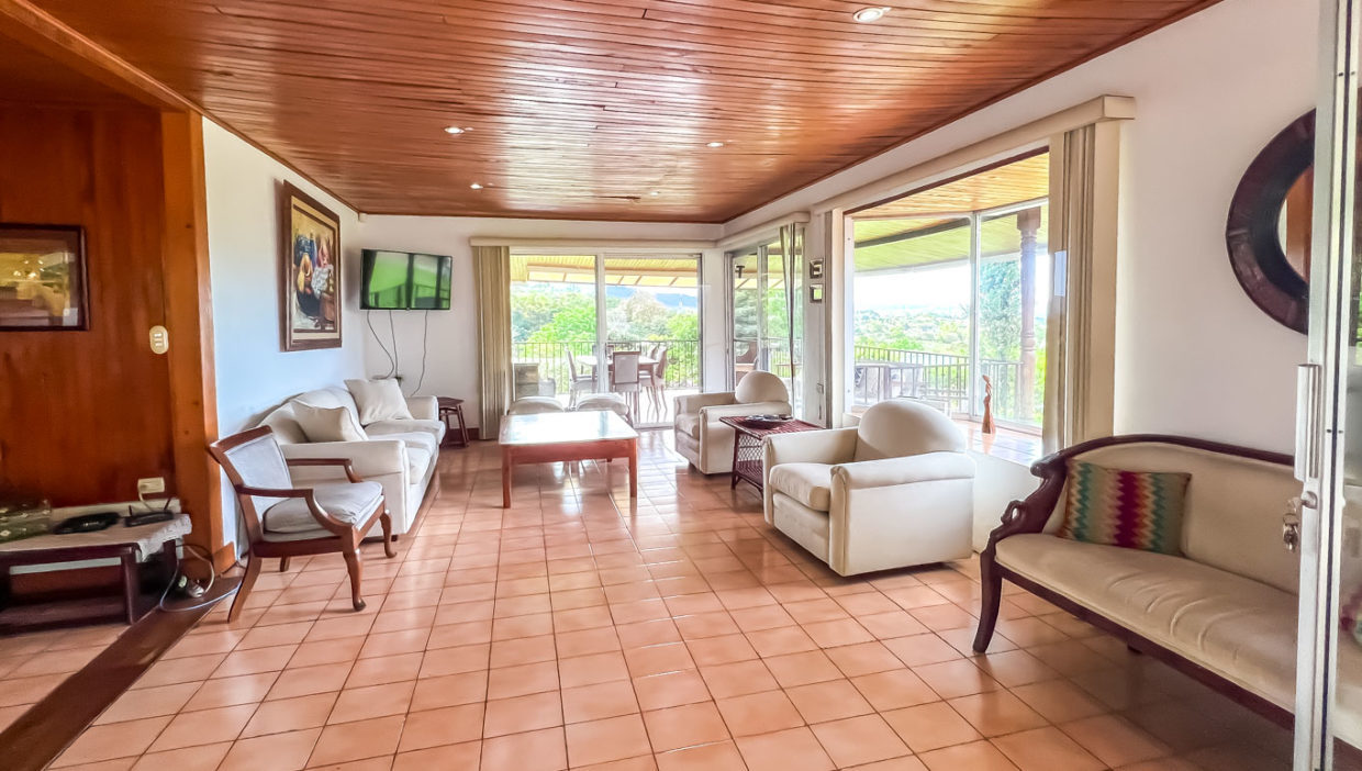 Spacious-4-bedroom-country-house-w-pool-for-rent-Tacares-Grecia-1