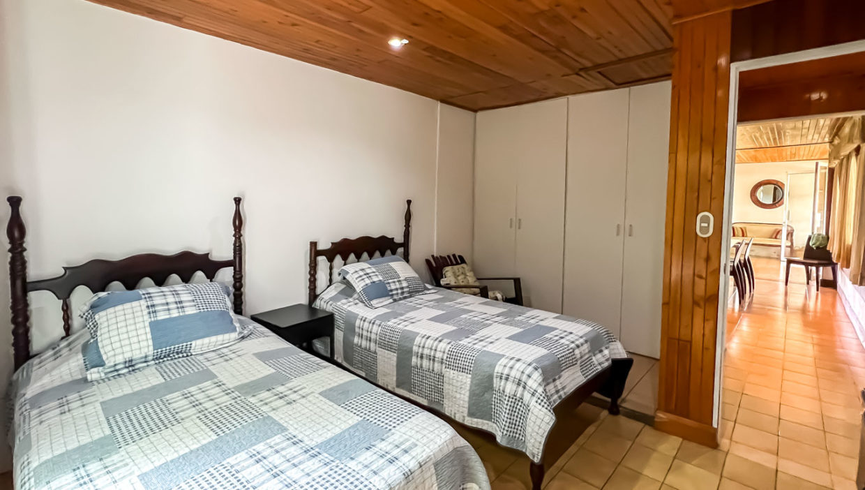 Spacious-4-bedroom-country-house-w-pool-for-rent-Tacares-Grecia-10