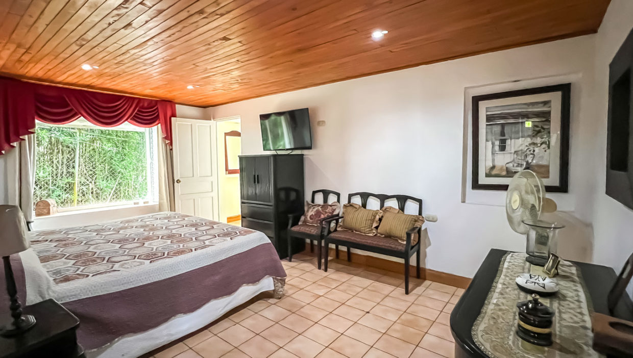Spacious-4-bedroom-country-house-w-pool-for-rent-Tacares-Grecia-11