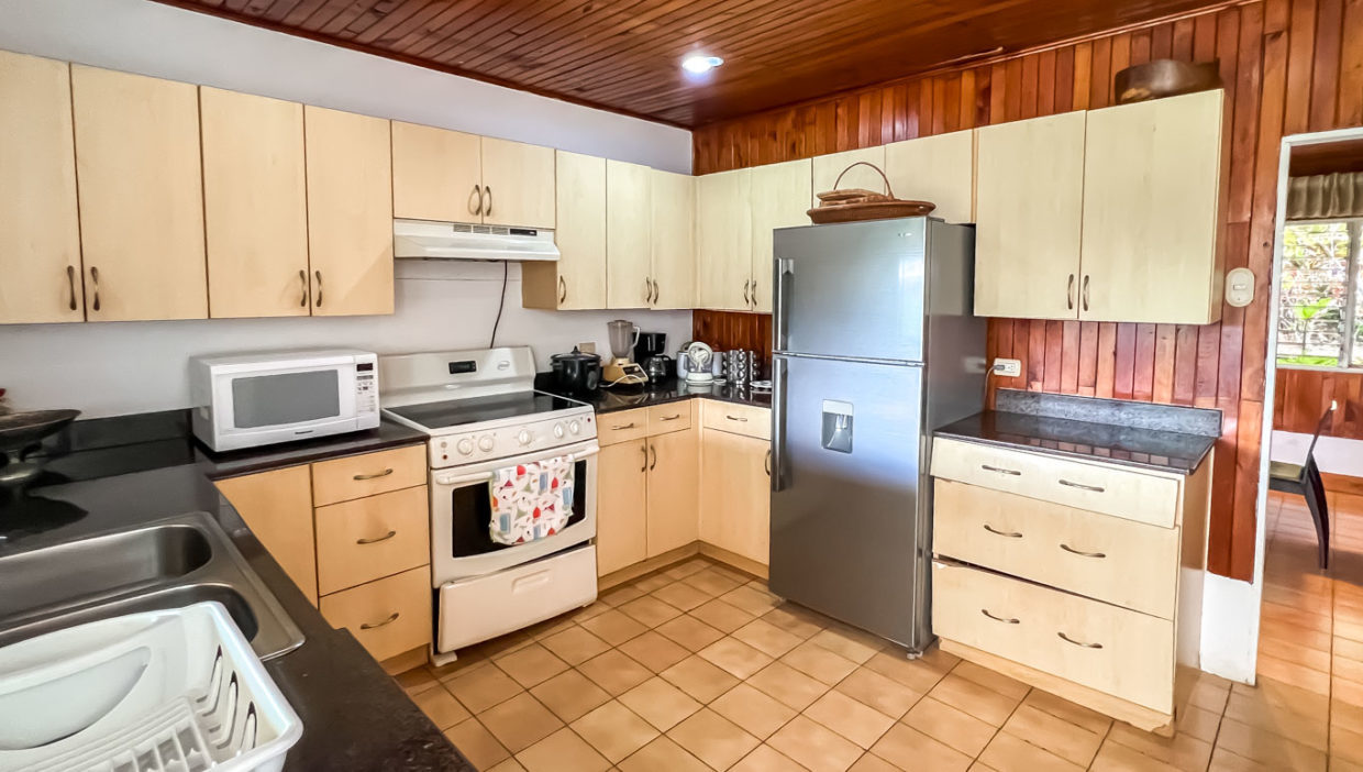Spacious-4-bedroom-country-house-w-pool-for-rent-Tacares-Grecia-12