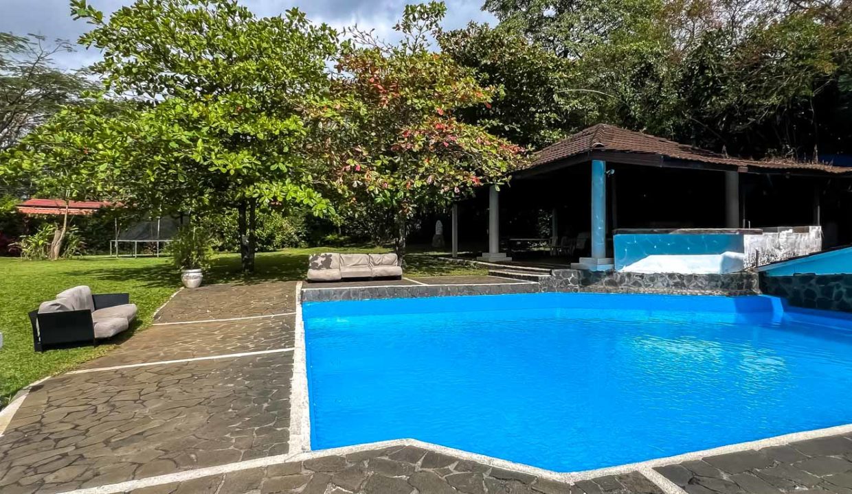 Spacious-4-bedroom-country-house-w-pool-for-rent-Tacares-Grecia-19