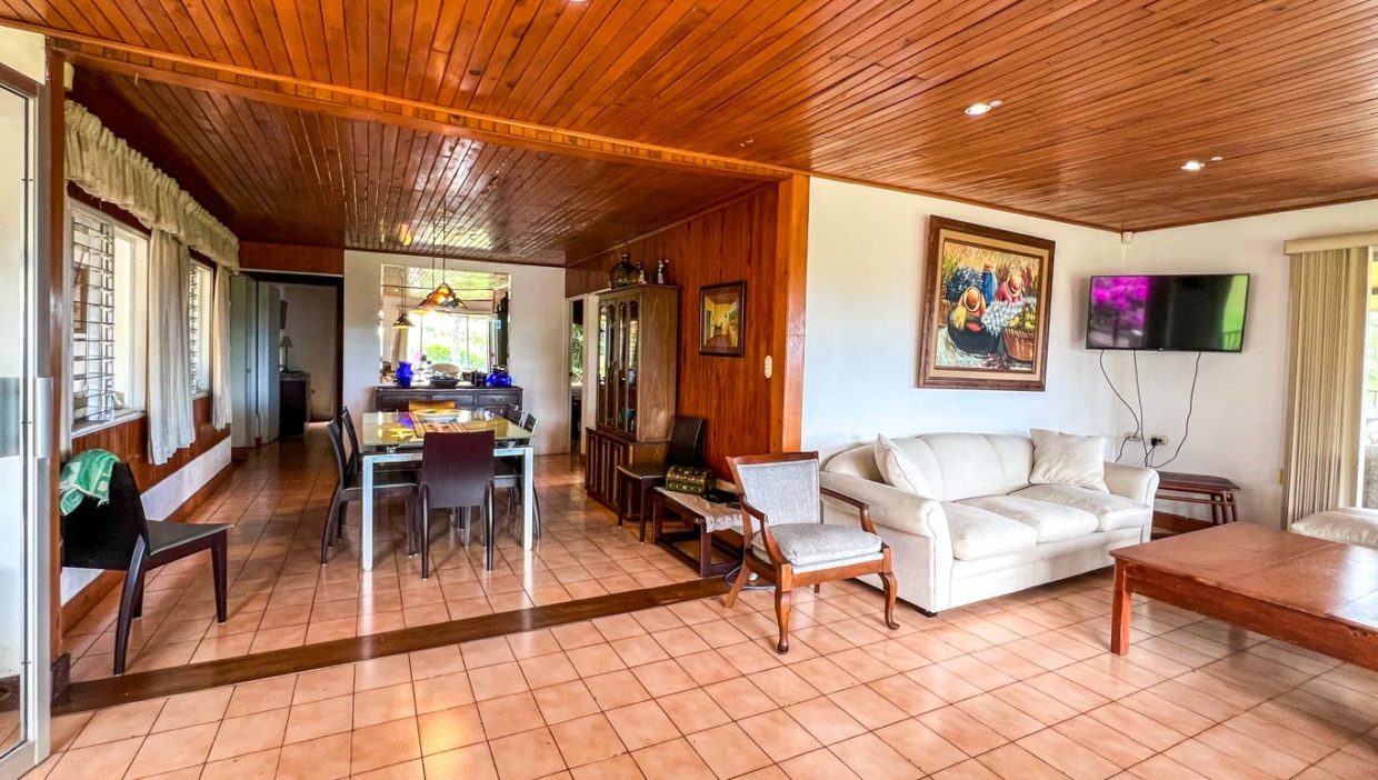 Spacious-4-bedroom-country-house-w-pool-for-rent-Tacares-Grecia-2