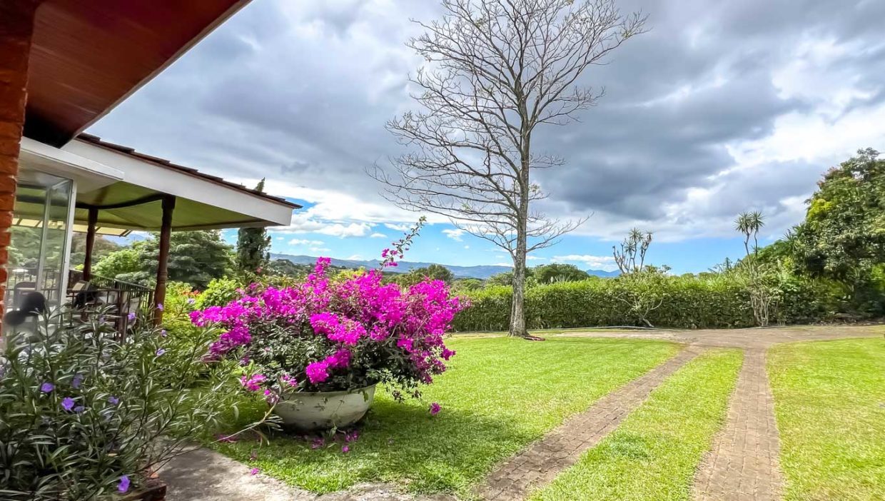 Spacious-4-bedroom-country-house-w-pool-for-rent-Tacares-Grecia-22