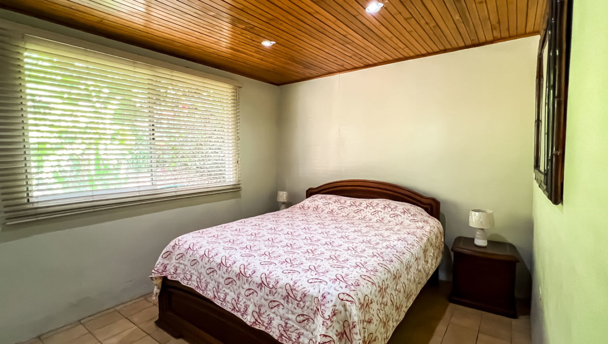 Spacious-4-bedroom-country-house-w-pool-for-rent-Tacares-Grecia-8