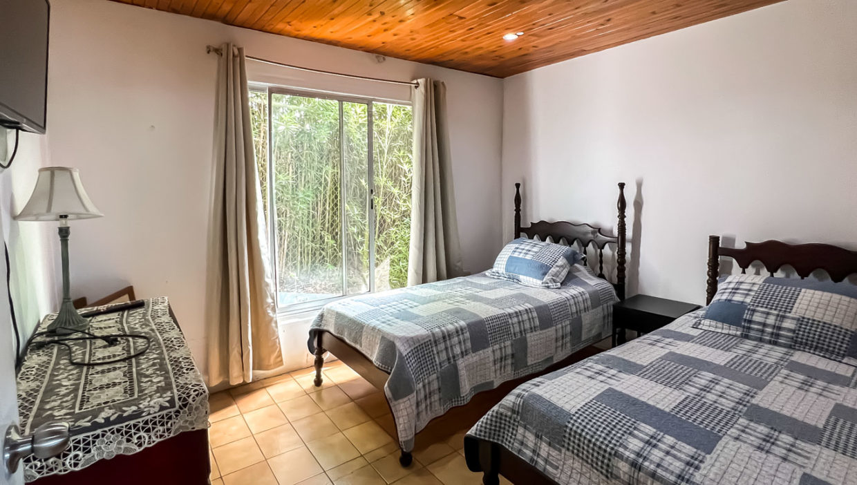 Spacious-4-bedroom-country-house-w-pool-for-rent-Tacares-Grecia-9