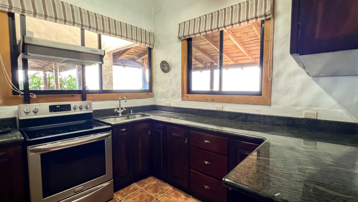 Stunning-home-and-property-with-views-and-terrace-in-Poas-Alajuela-1