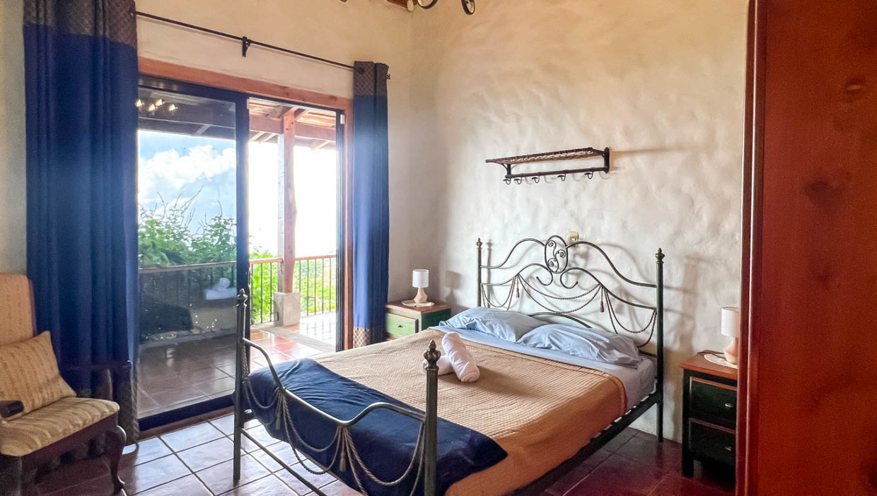 Stunning-home-and-property-with-views-and-terrace-in-Poas-Alajuela-11