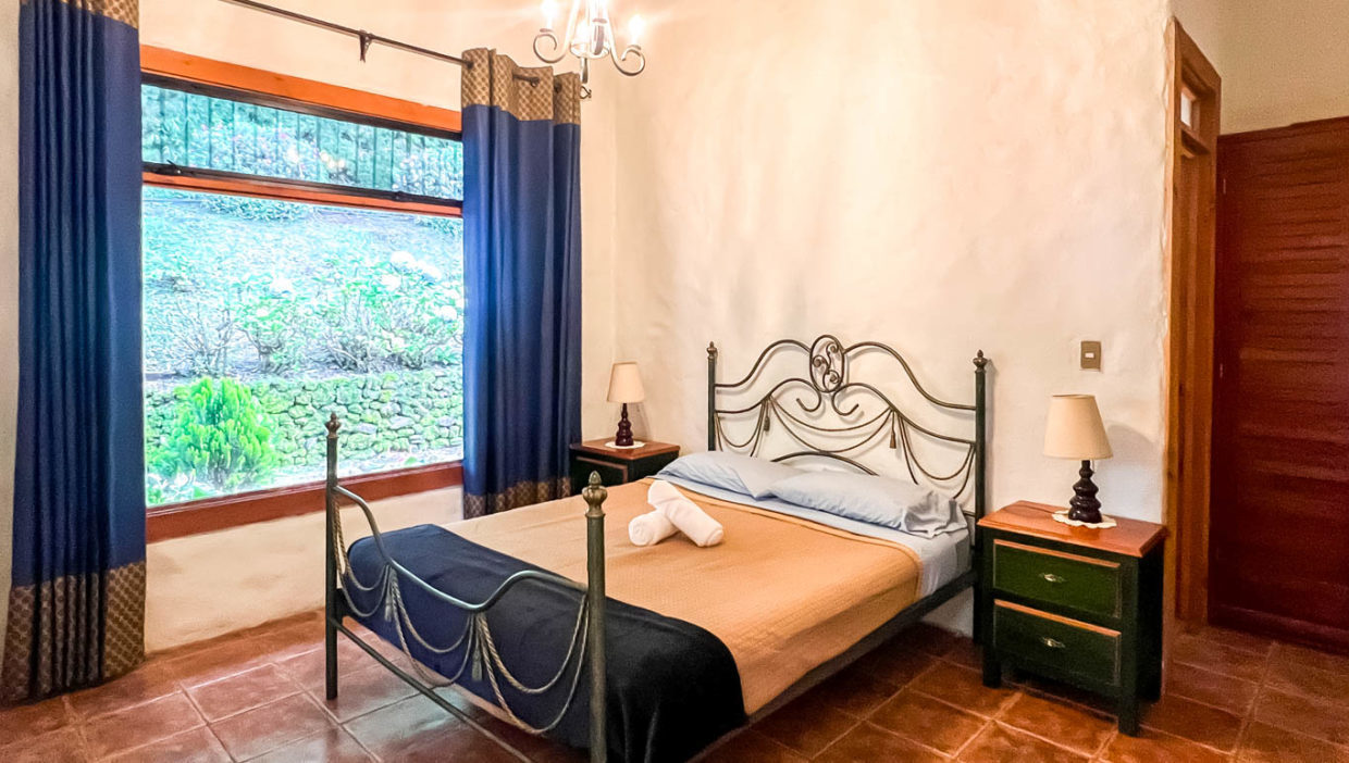 Stunning-home-and-property-with-views-and-terrace-in-Poas-Alajuela-12