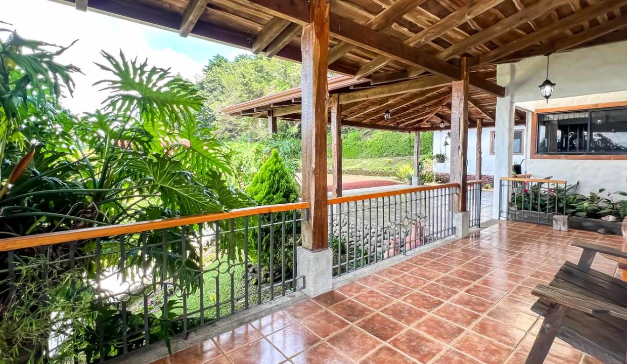 Stunning-home-and-property-with-views-and-terrace-in-Poas-Alajuela-19