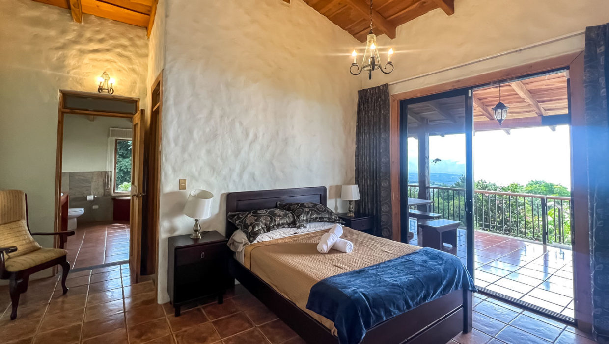 Stunning-home-and-property-with-views-and-terrace-in-Poas-Alajuela-6