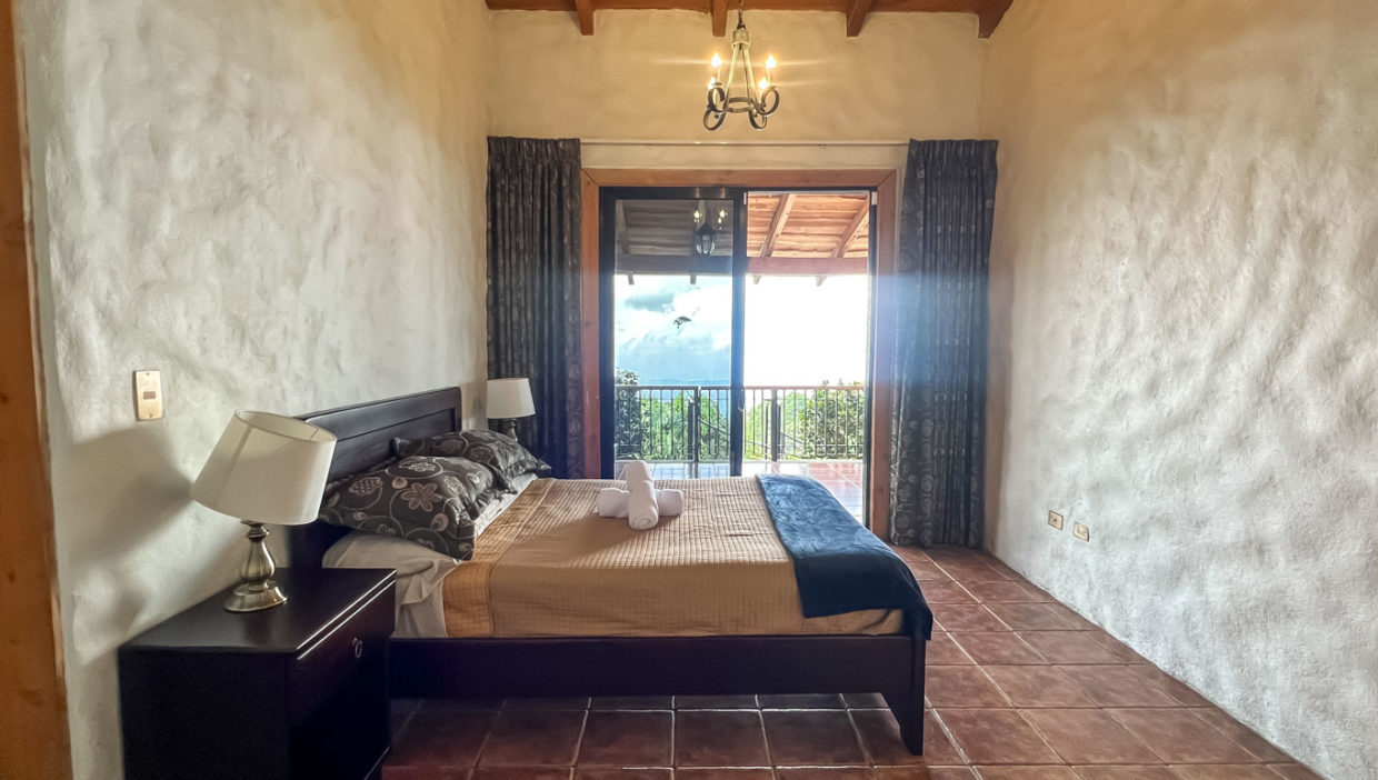 Stunning-home-and-property-with-views-and-terrace-in-Poas-Alajuela-7