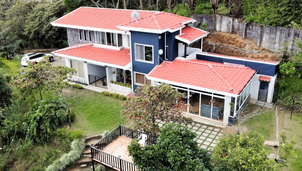 01Georgeous-house-with-amazing-views-in-San-Isidro-Grecia-33