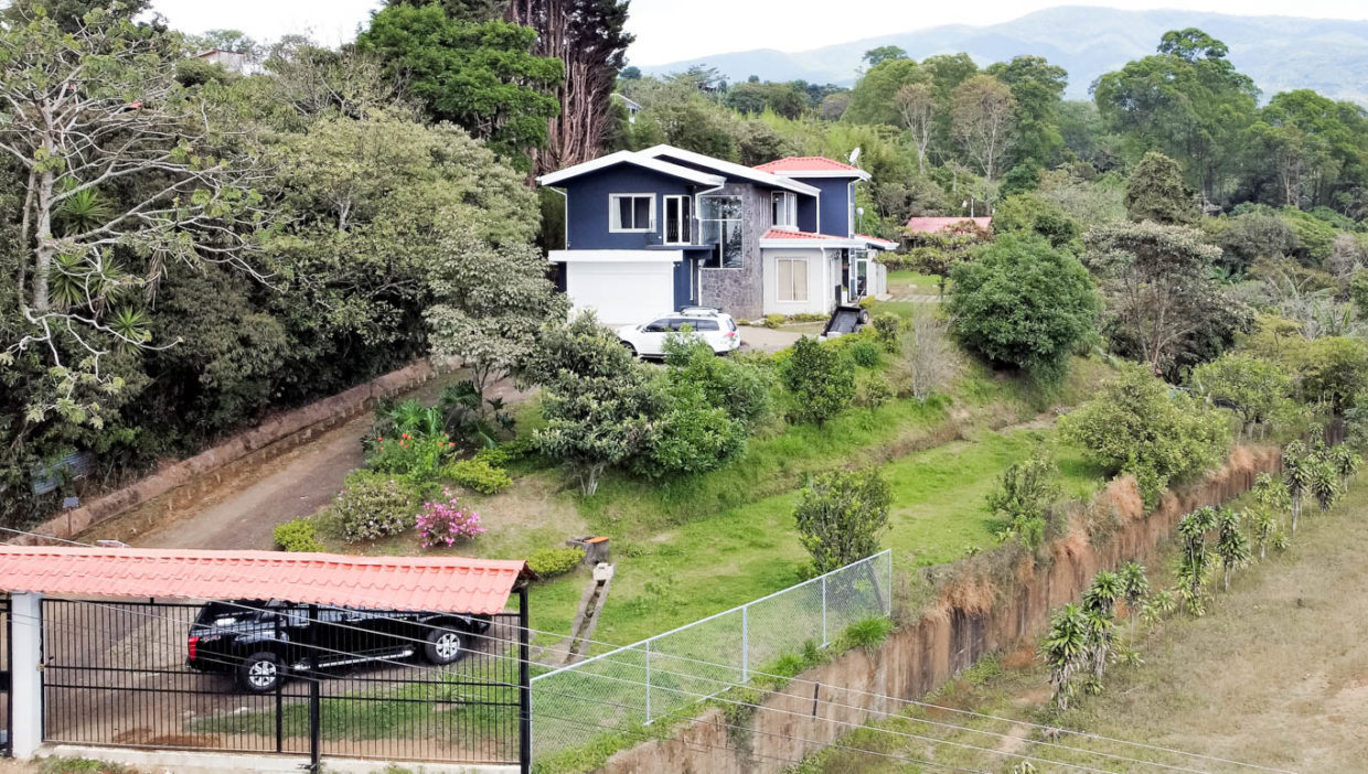 08Georgeous-house-with-amazing-views-in-San-Isidro-Grecia-31