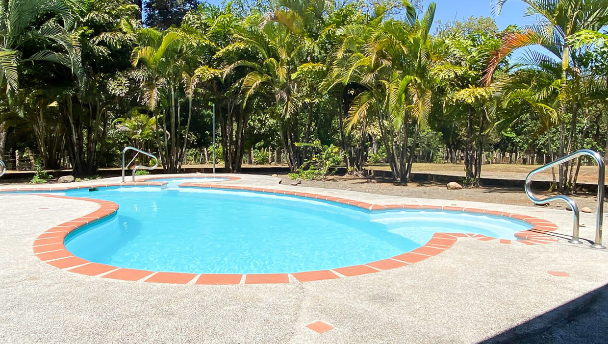 Nice-cabin-with-pool-in-San-Mateo-Alajuela-12