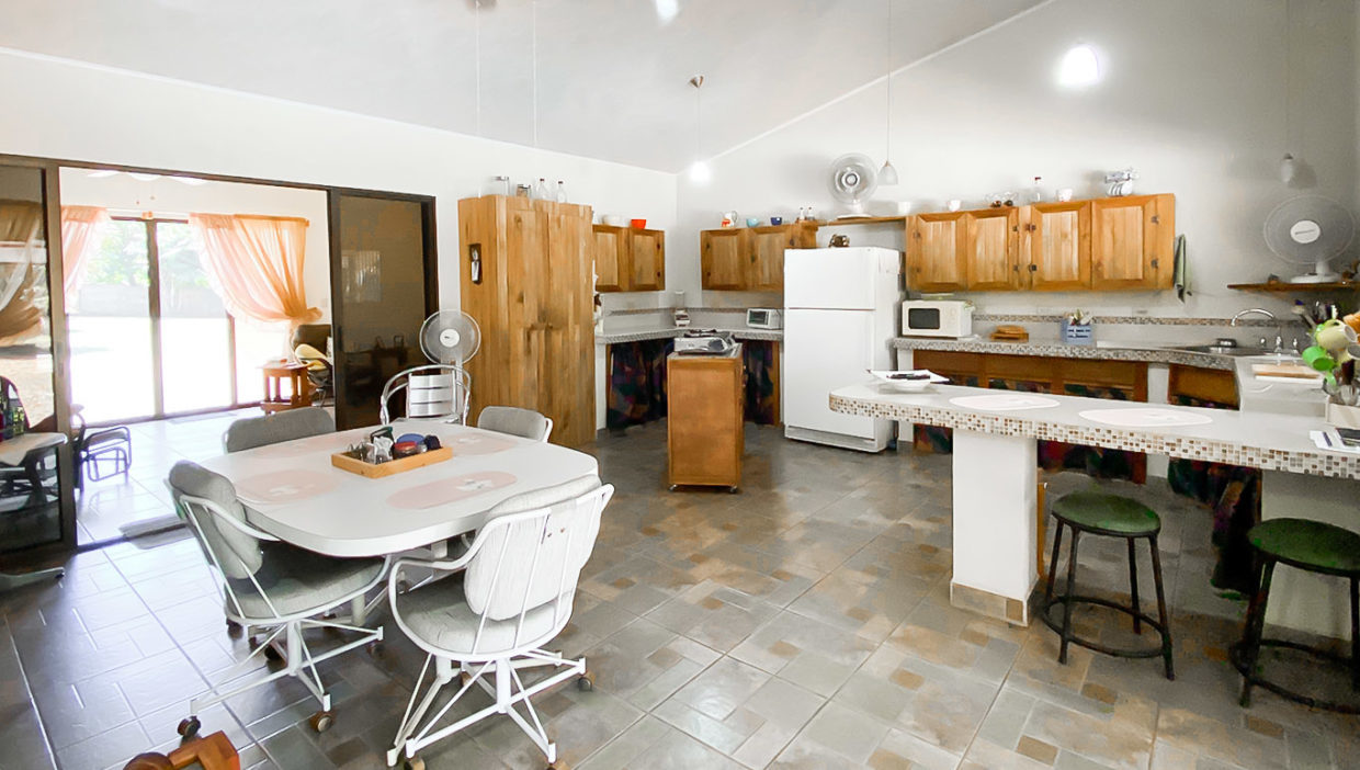 Nice-cabin-with-pool-in-San-Mateo-Alajuela-2