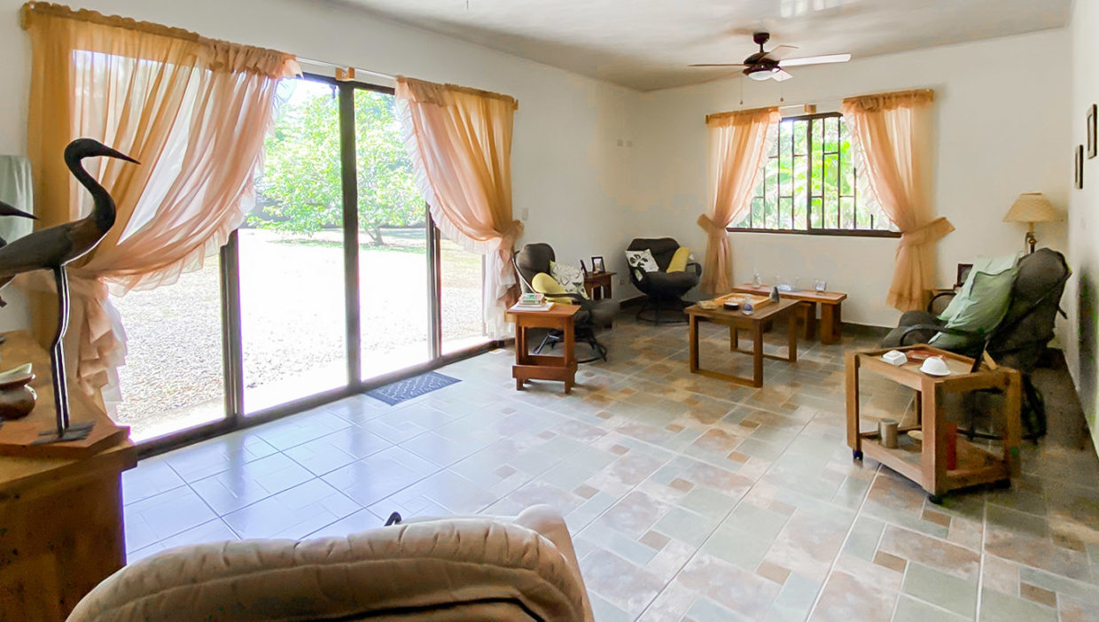 Nice-cabin-with-pool-in-San-Mateo-Alajuela-4