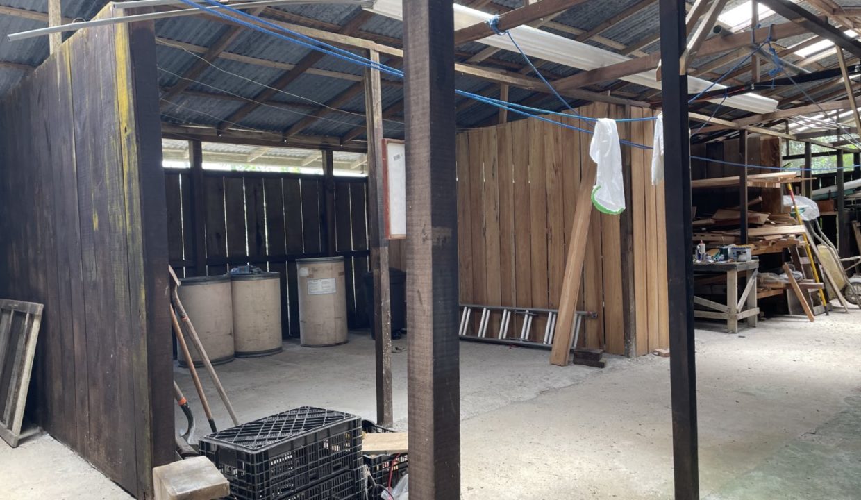 insidebarn1