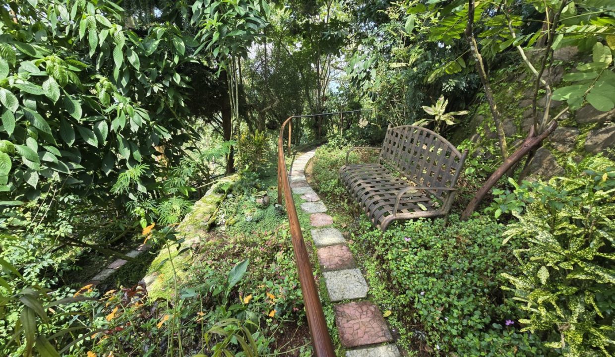 GardenBench