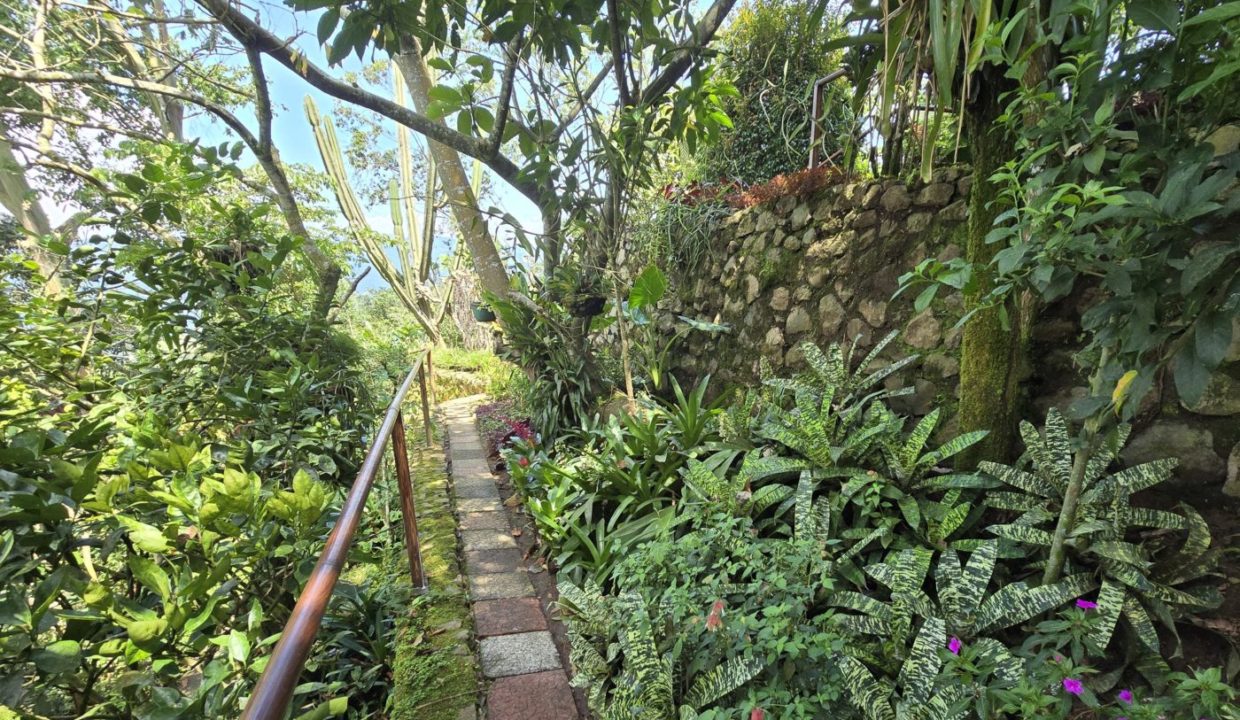 GardenPath2