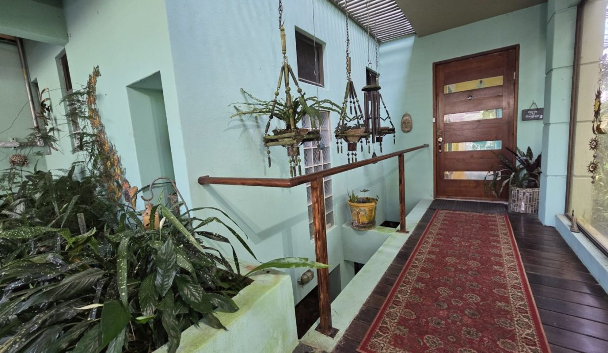 HouseEntrance