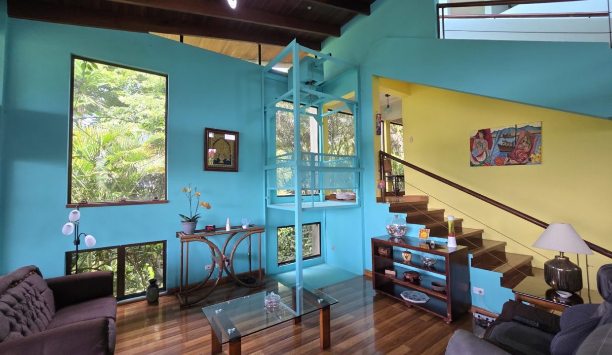 HouseLR