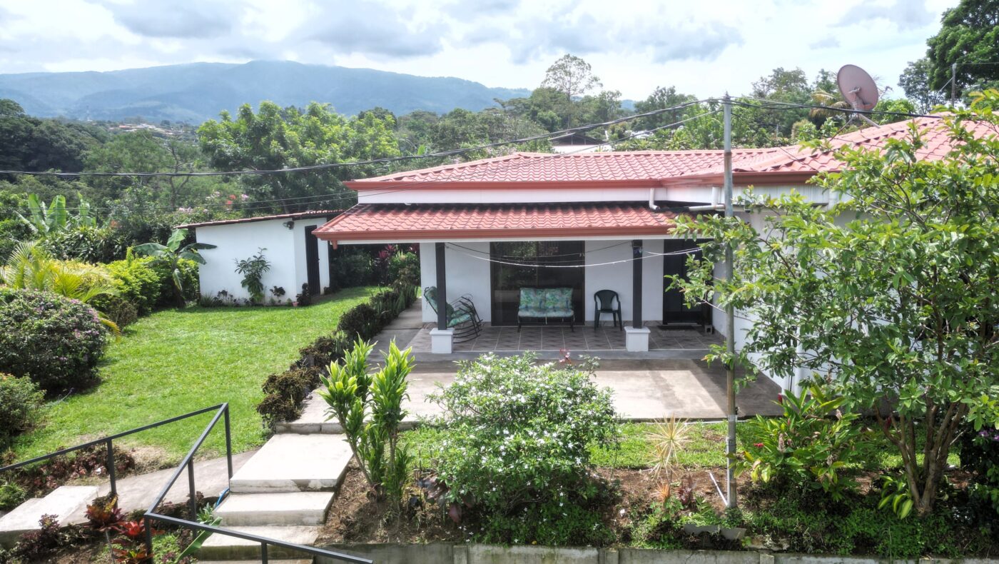 Amazing fully furnished house for Rent in the Highlands of Grecia.