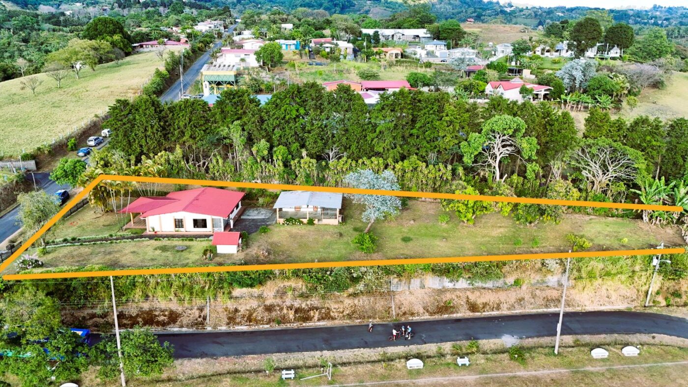 Tradicional Costa Rican Style, Turnkey 3 Br with land and views