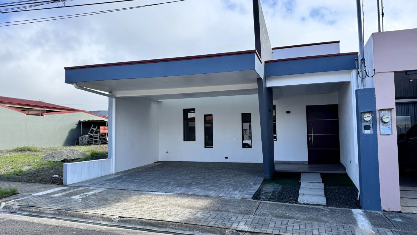 Brand-new modern home in Otto Copper Residential — San Ramón, Alajuela