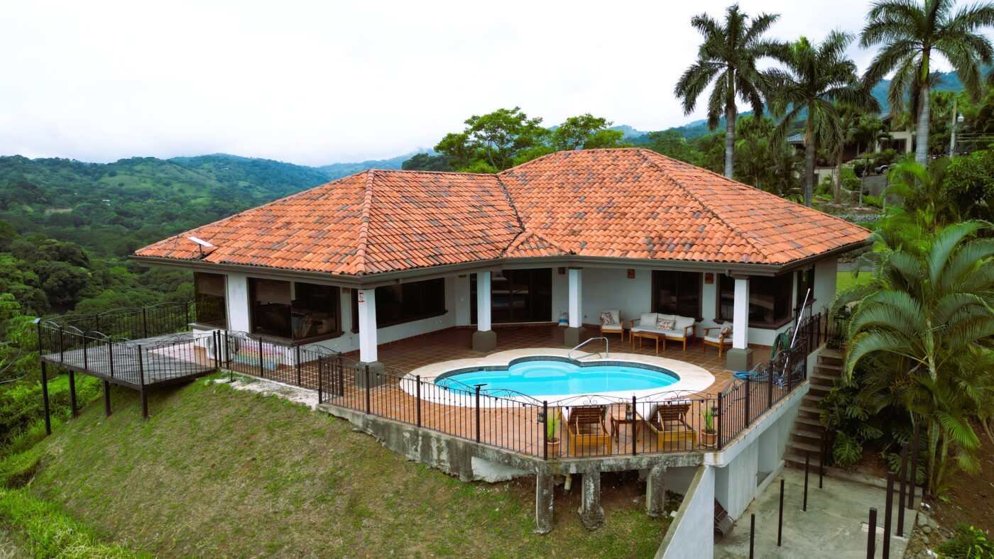 Turnkey Colonial-Style Home with amazing Panoramic Views in Atenas