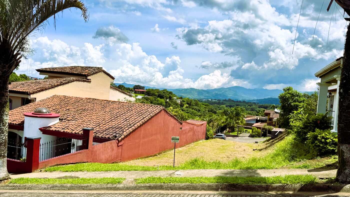 Lot for Sale with an attractive price in Loma Verde Condominium – Grecia