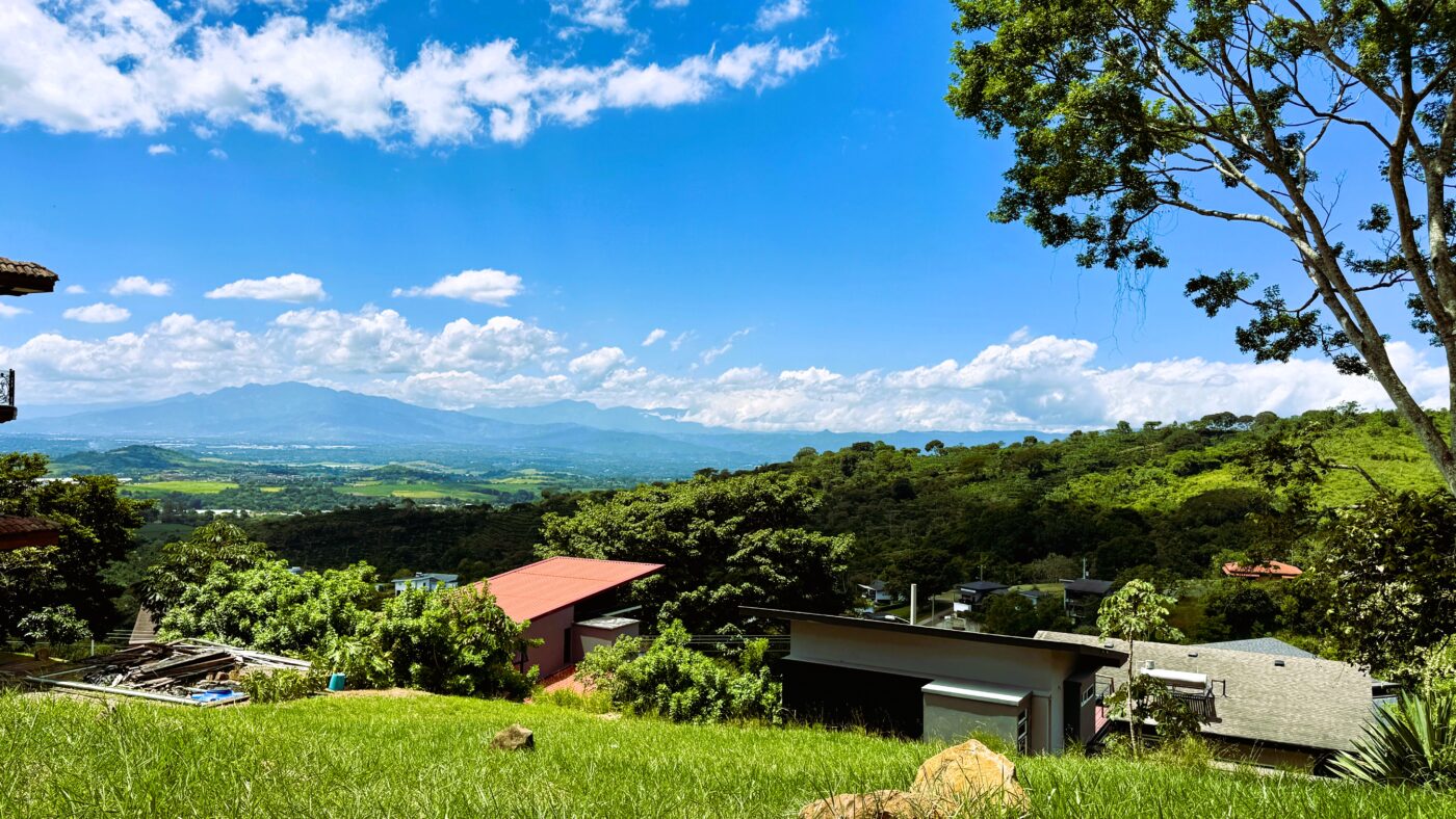 Great lot with panoramic views in Hacienda Natura Condominium.